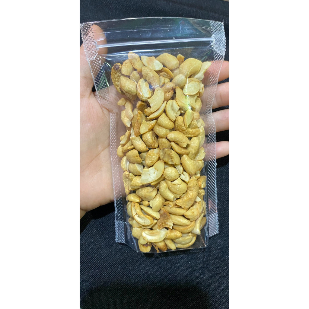 

kacang mete belah