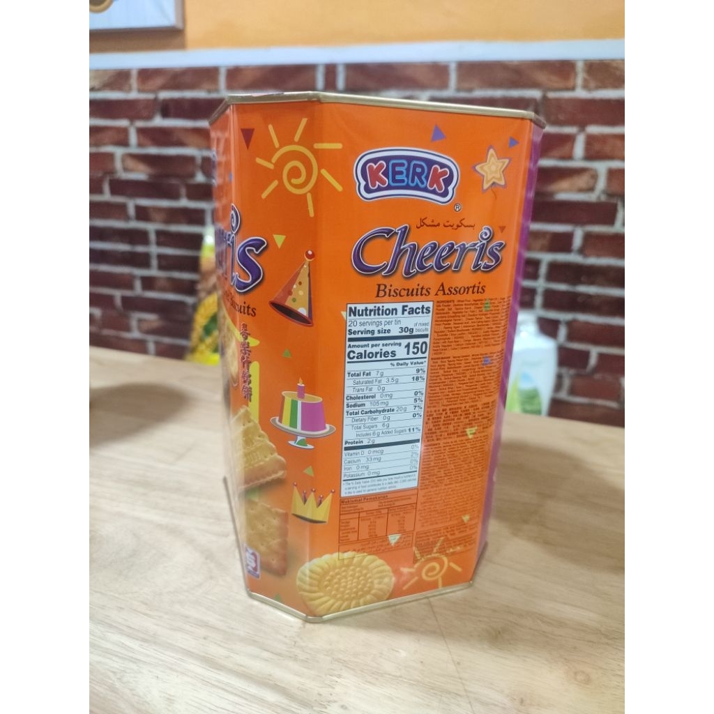 

cheries biskuit kaleng