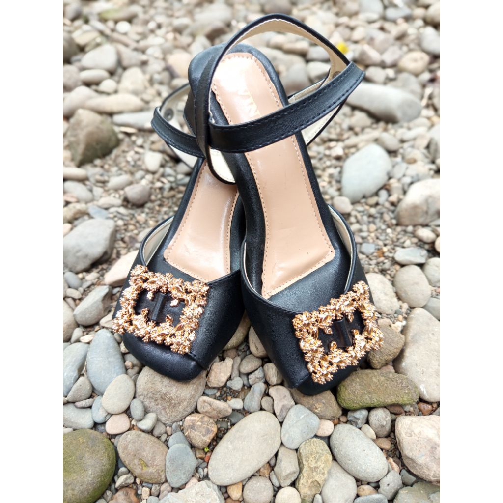 sepatu heels mewah wanita