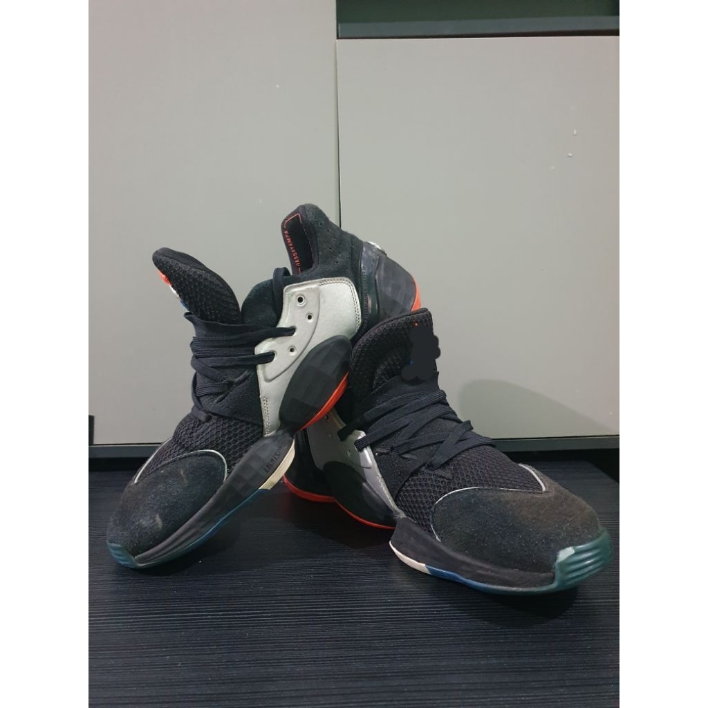 Sepatu Basket Second (Size 44.5)