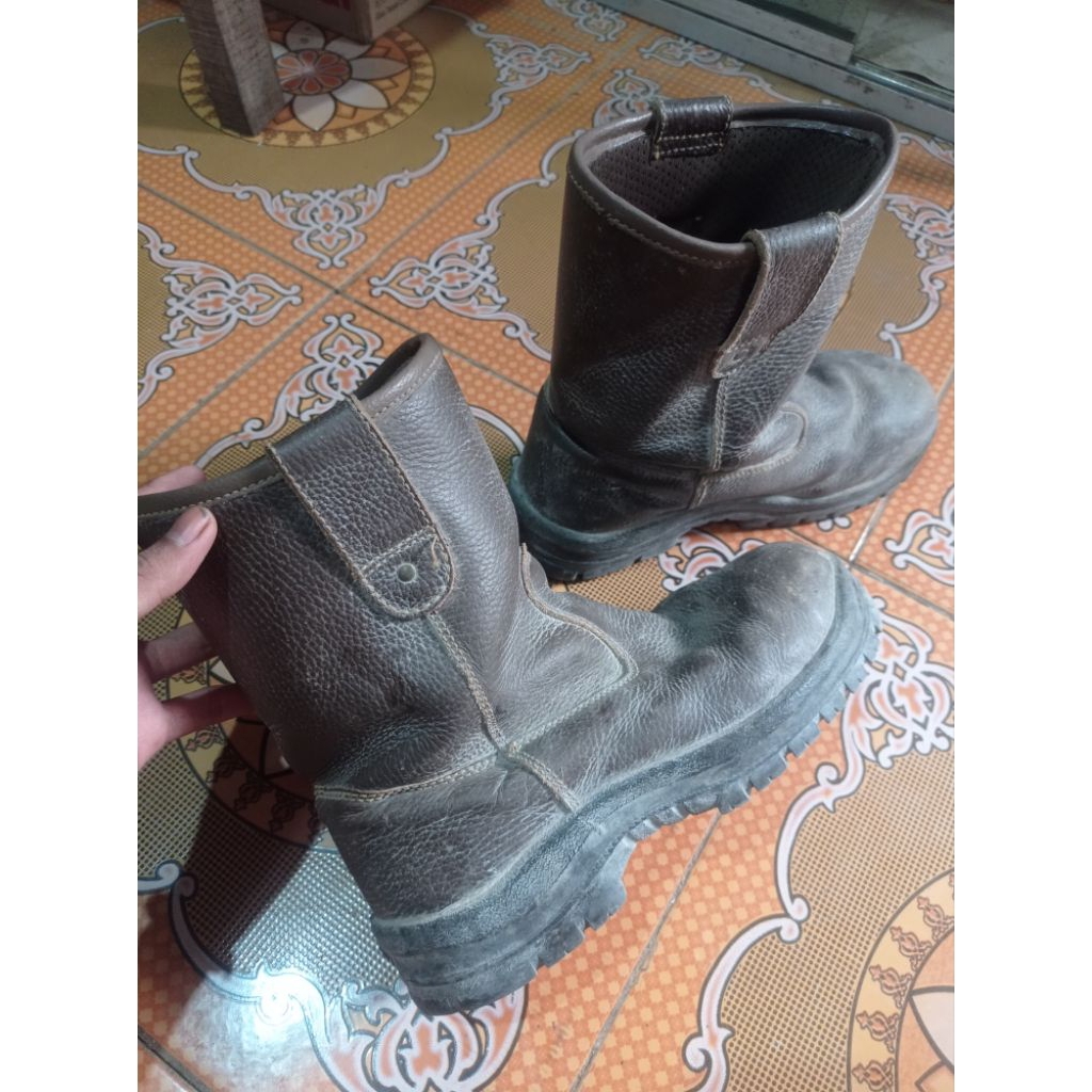 boots safety PT amman mineral