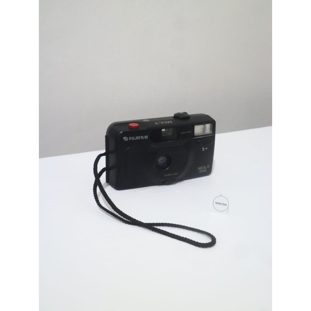 Kamera analog Fujifilm MDL-9 pajangan
