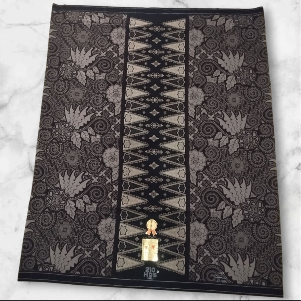 SARUNG HDS BATIK TERBARU_ BATIK HITAM PUTIH_SARUNG HALUS