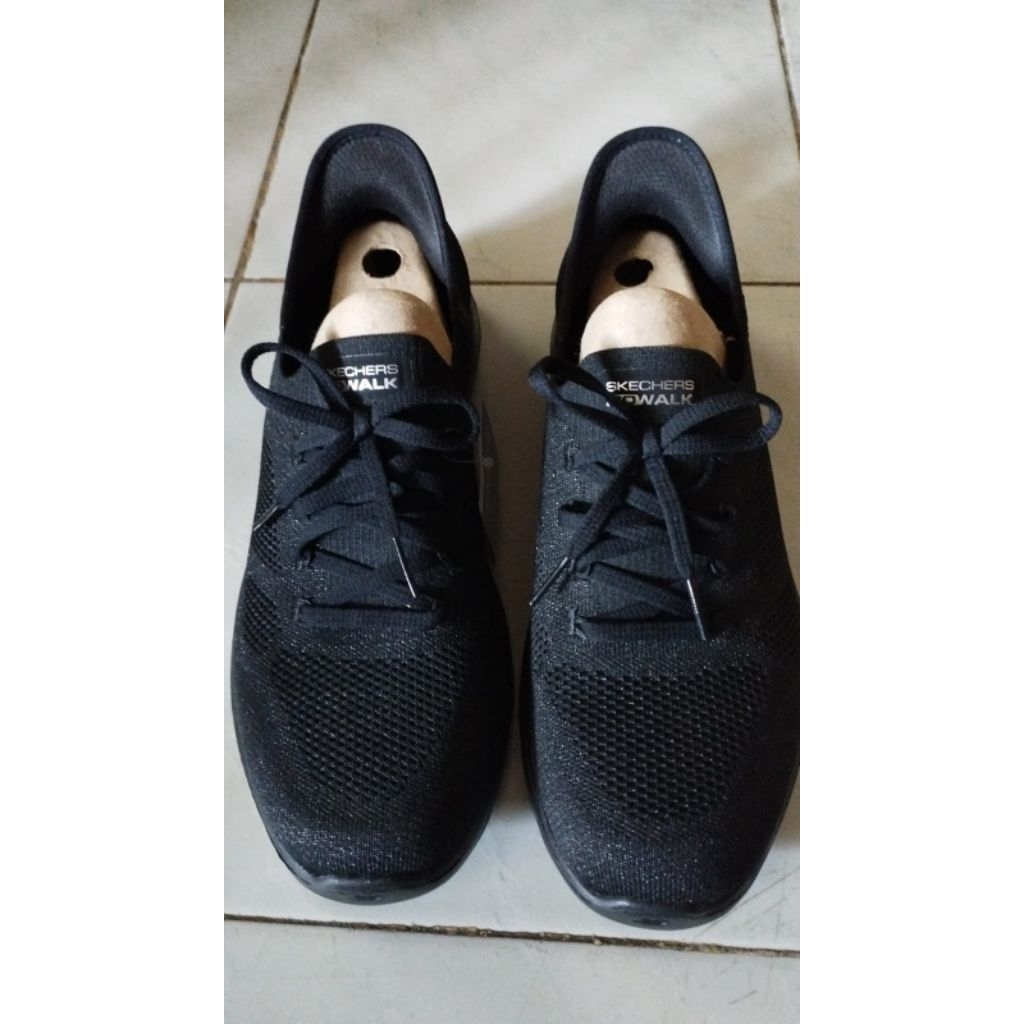 Sepatu Kerja Skechers Original dan Topi Kerja