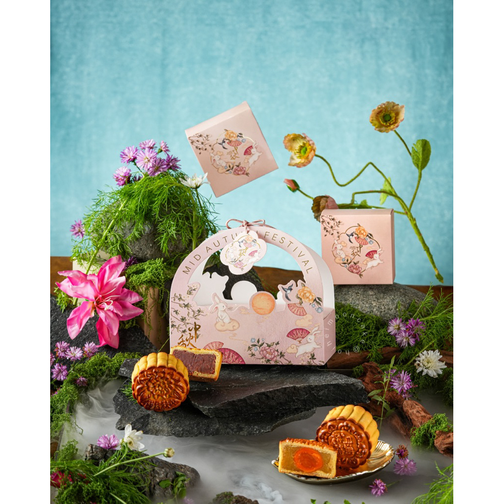 

Hamper Mooncake Hoi Hei - Pink Rabbit isi 2pcs Mooncake
