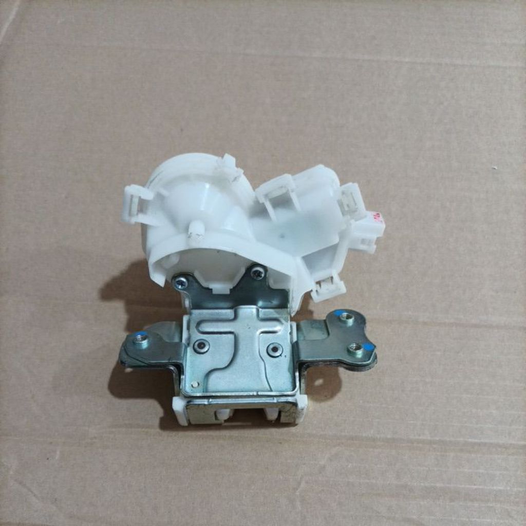 Door lock Pintu Bagasi Mitsubishi Pajero sport Original