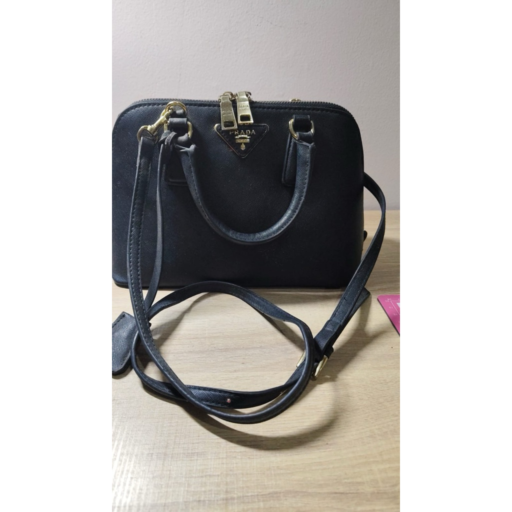 Tas wanita bekas/ Tas selempang wanita/ tas second