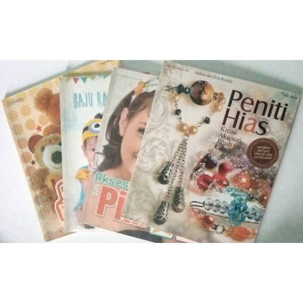 [Preloved] Buku Kerajinan Tangan Rajut Pompom Peniti Pita Resep Masakan Kue Flanel Bahasa Korea