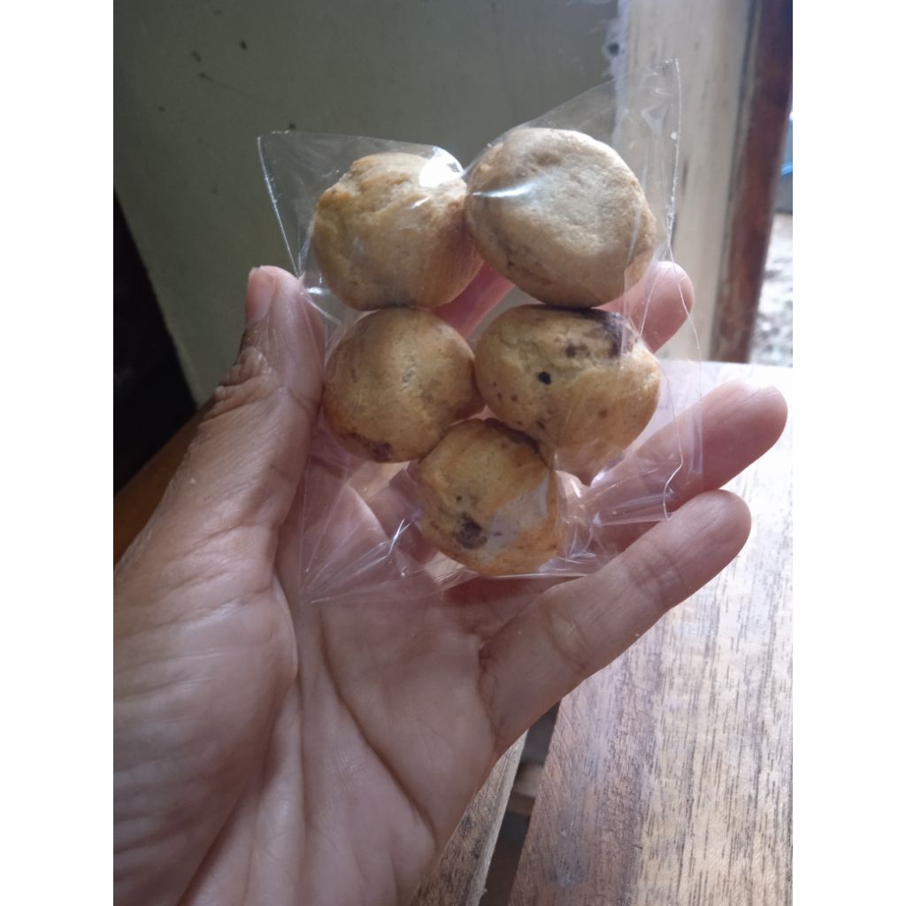soes coklat, snack isian kardus