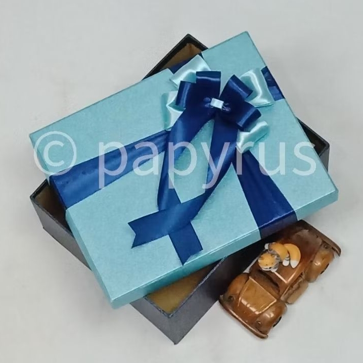 

PAPYRUS Kombinasi 20x25 Tinggi 5cm Kotak Kado Gift Box Hardbox Hampers V3