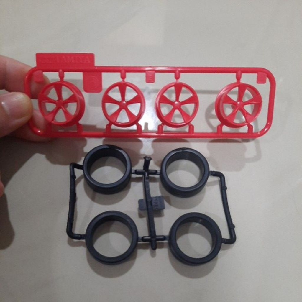 Velg Medium 5 Spoke Merah + Ban Ori Tamiya