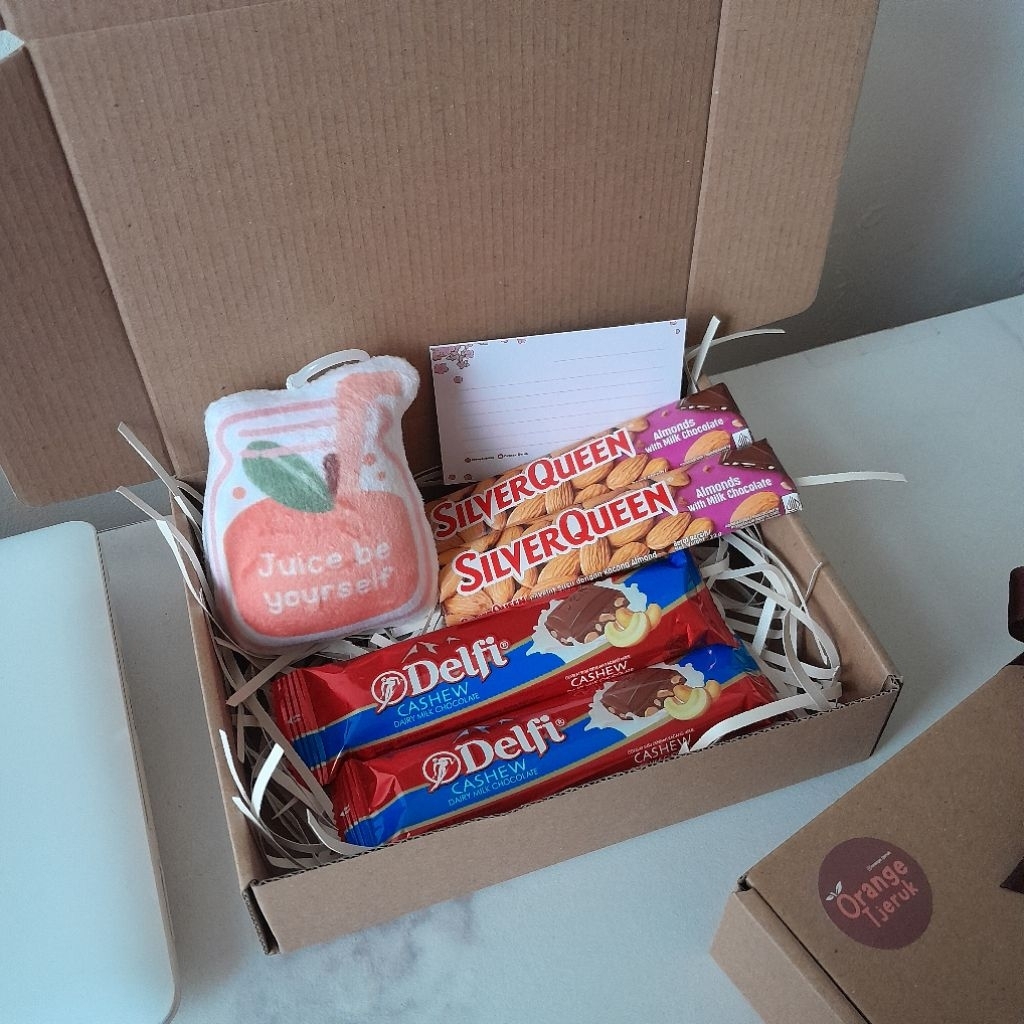 

Hampers Snack Box Cokelat Giftbox Kado Series "Juice be yourself