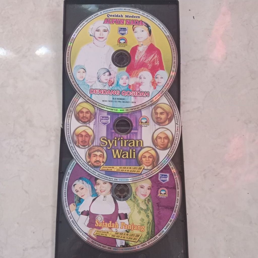 Sepaket VCD Qosidah Alfun Nada, Syiiran Wali, Sera Religi Tanpa Sampul bonus kotak