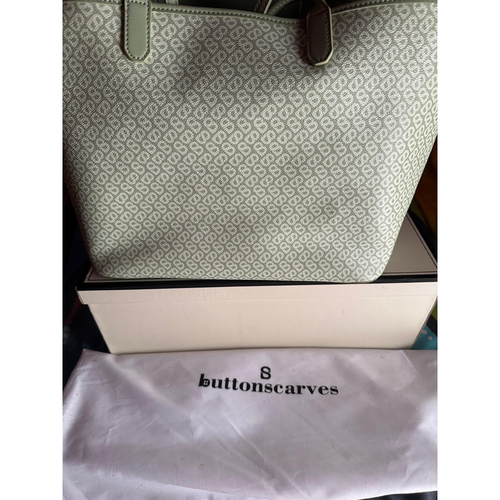 preloved totebag izzy canvas bag buttonscarves