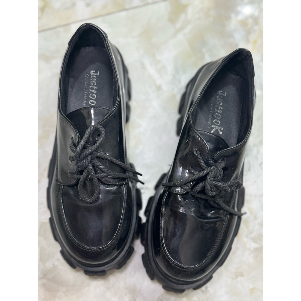 sepatu docmart hitam