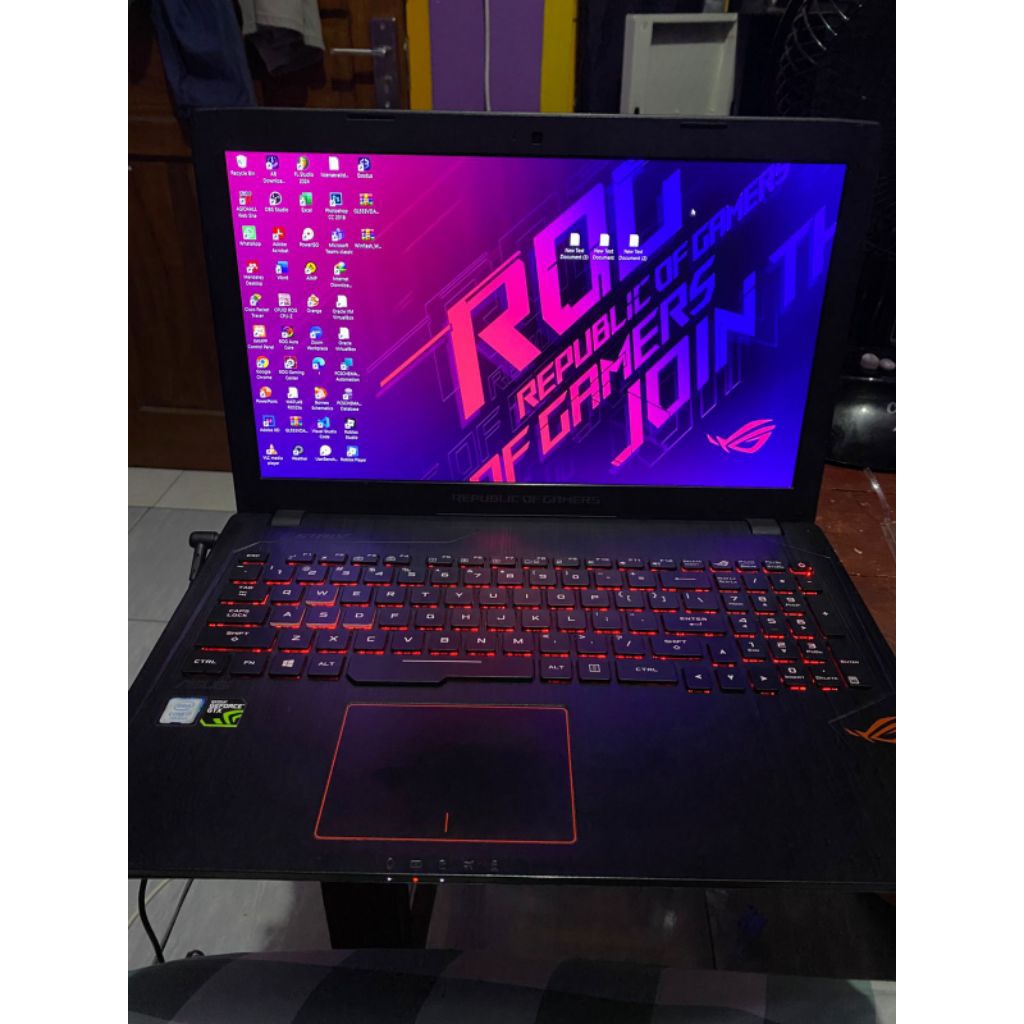 laptop Asus RoG GTX1050 4 GB I7-77700HQ 2.80HZ (8 cpu)Ram 16 GB DDR4