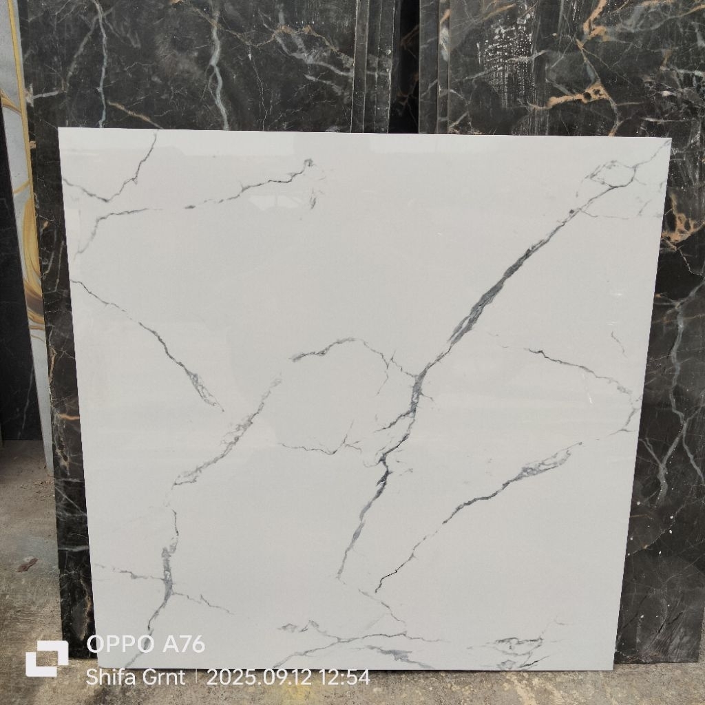 Granit lantai 60x60.Nuvole Morbide/Indogress