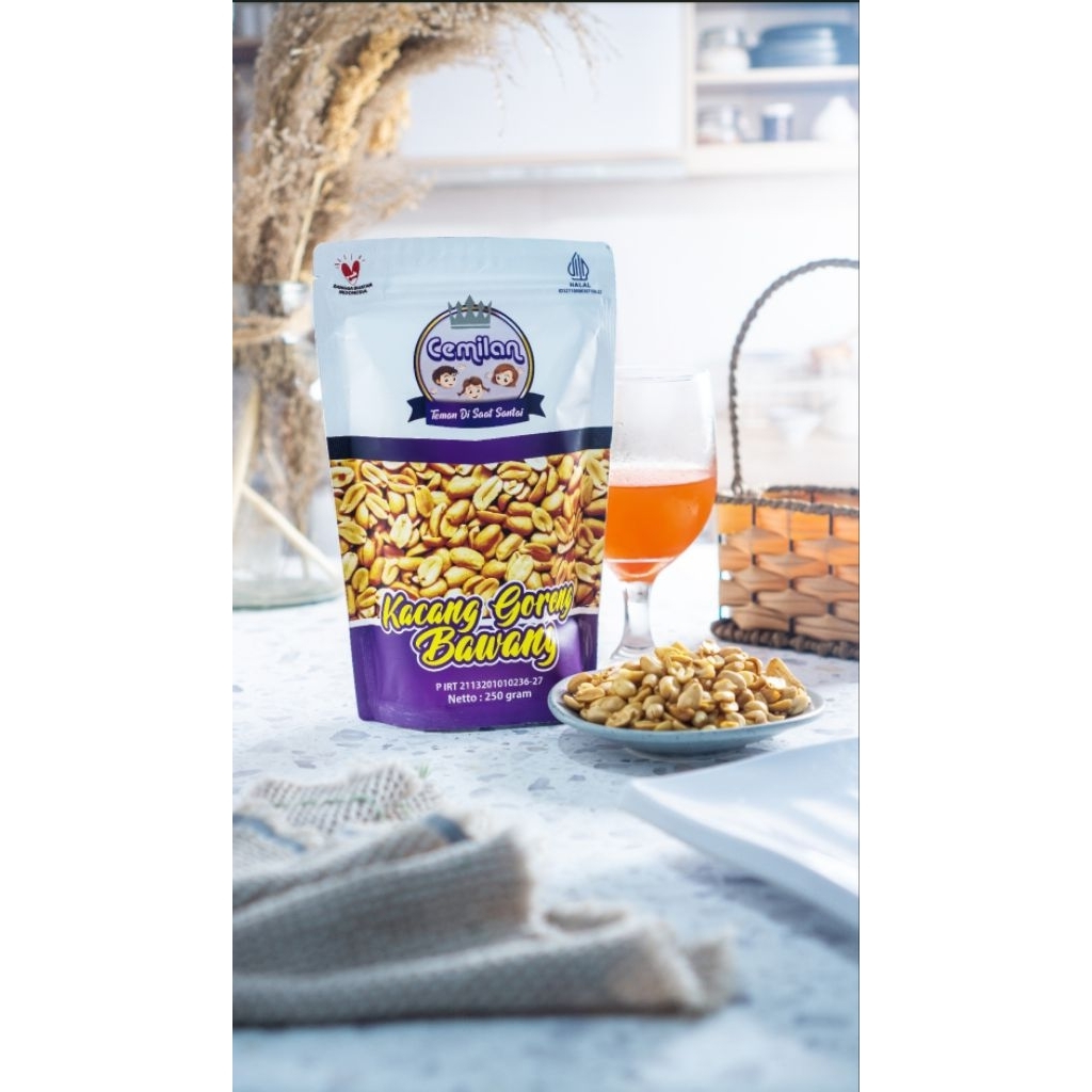 

CEMILAN KACANG GORENG BAWANG AZIZA FOOD 250 G