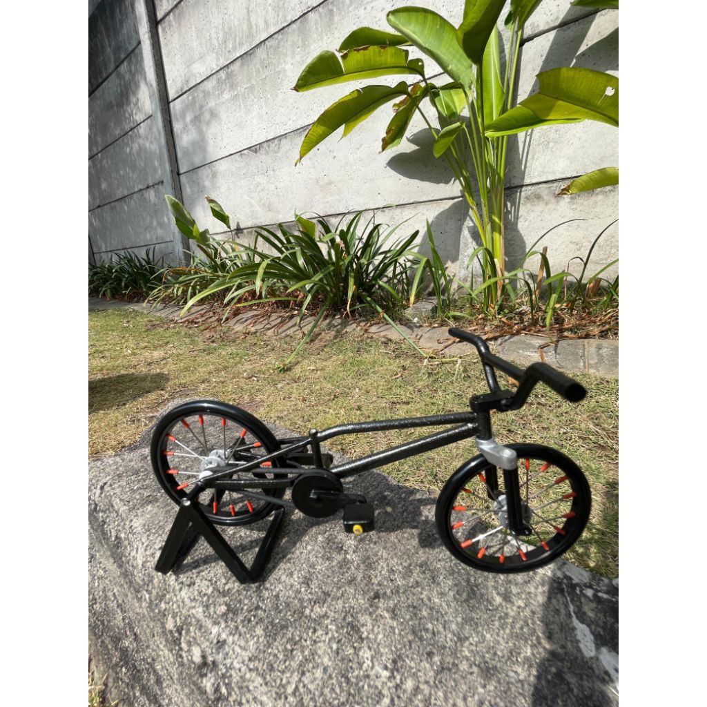 Miniatur Balap Onthel/Miniatur Sepeda BMX Geometri Intense Pro XL Skala 1:12