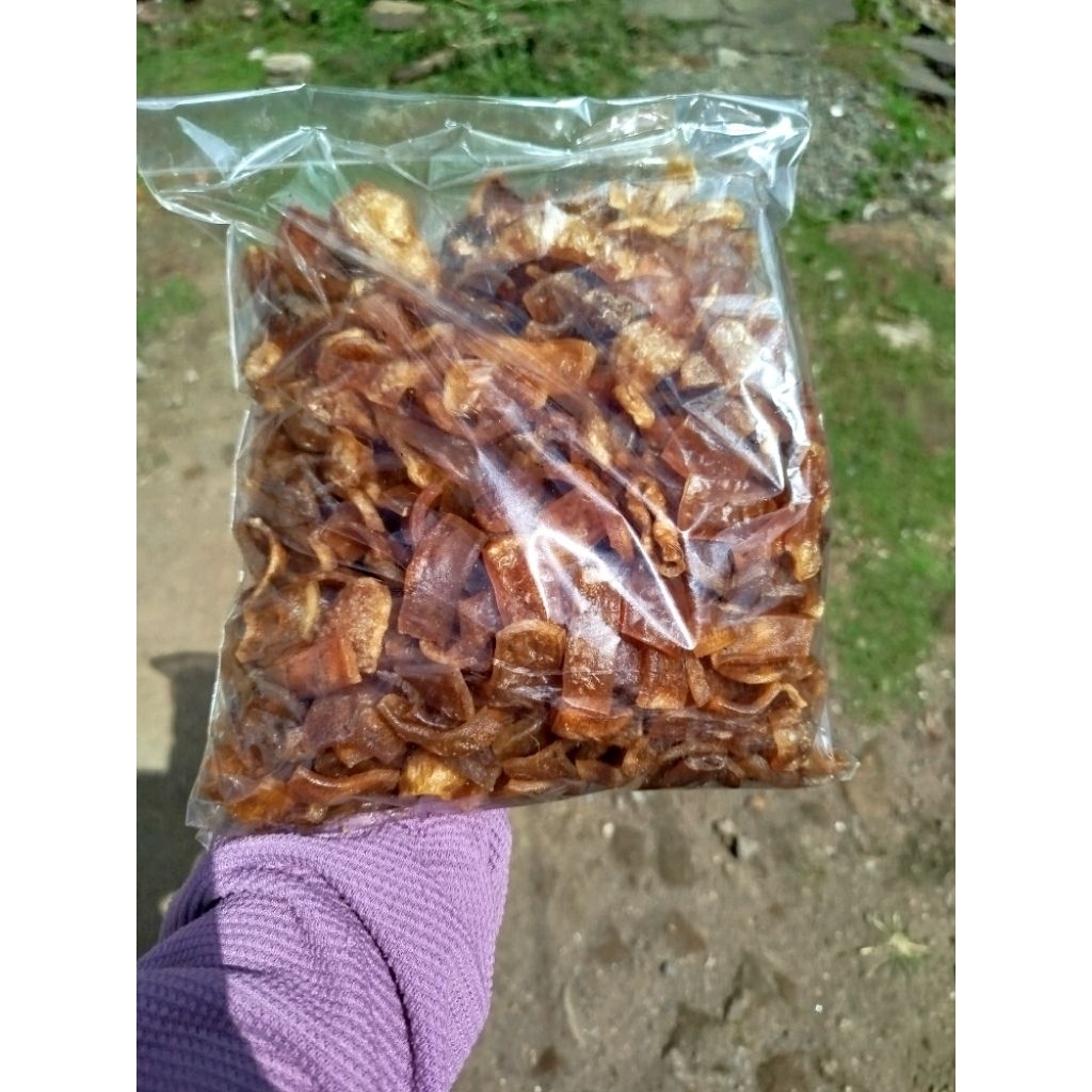 

kerupuk kulit sapi mentah dan matang rambak mikong krencek stik khas lombok ori