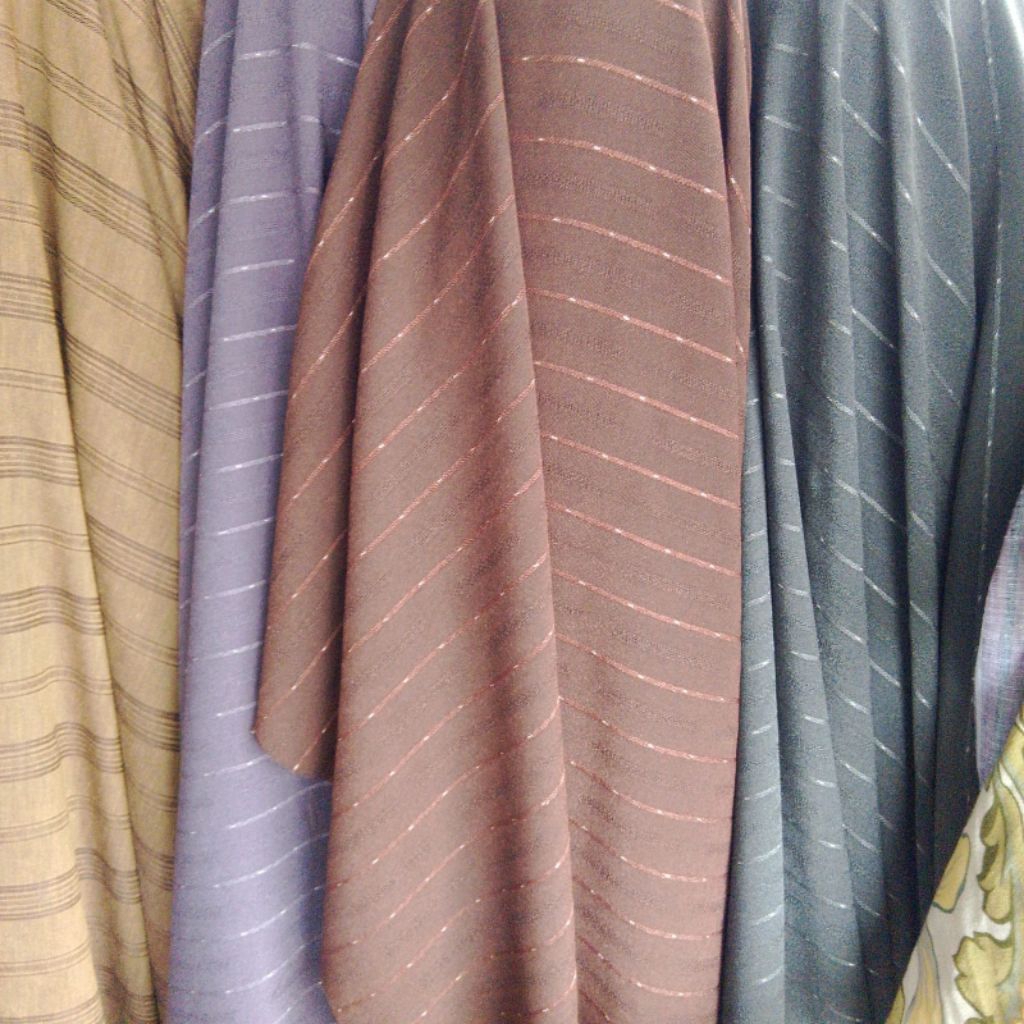 Kain Katun Linen Motif Garis Halus – Bahan Jahit Dress, Kemeja, Blouse (Harga Kain Per½ Meter)