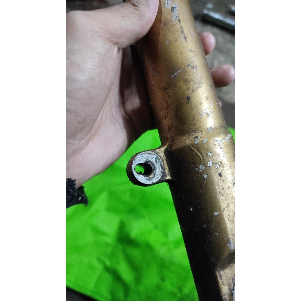 bottom shock depan kiri supra gtr