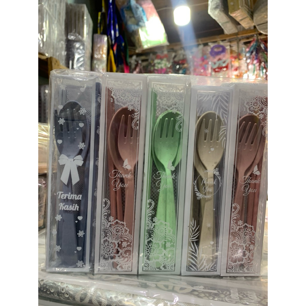 SOUVENIR SENDOK GOGRIN IMPORT KEMASAN KOTAK MIKA MOTIF ISI 50 PCS