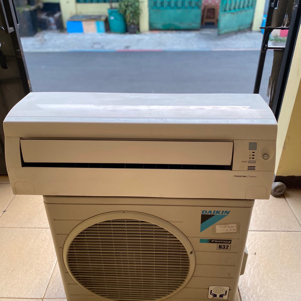 AC DAIKIN INVERTER 1.5 PK Thailand Second Bergaransi Unit Only