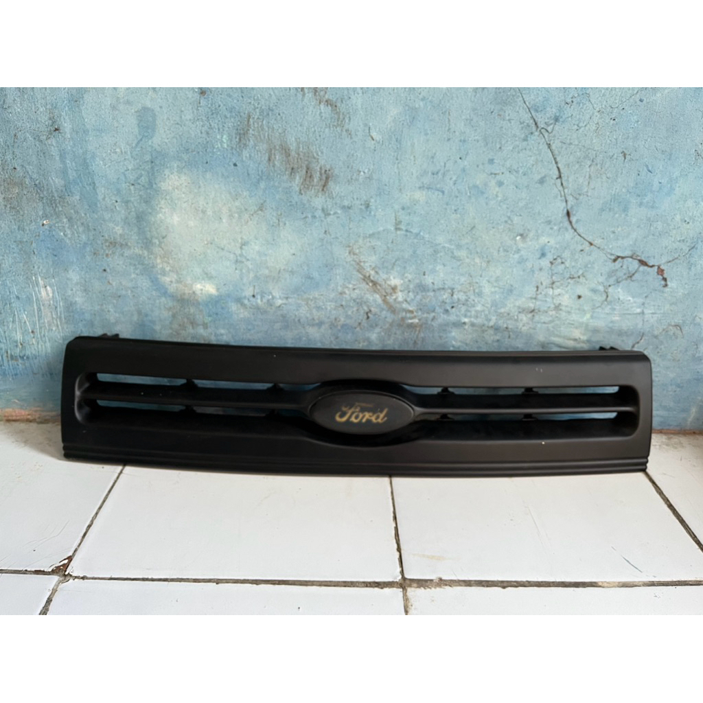 Grill Grille depan Ford Fiesta Original