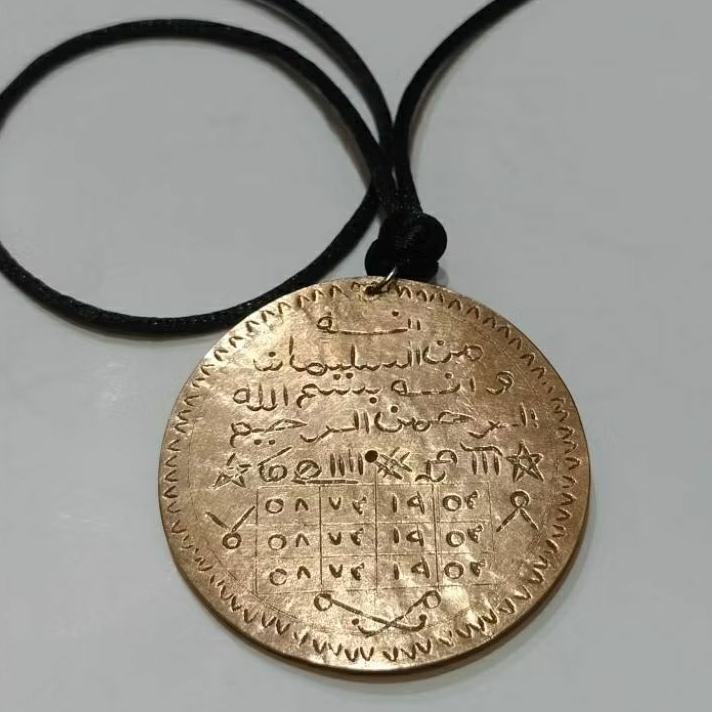 Kalung liontin pancar merah