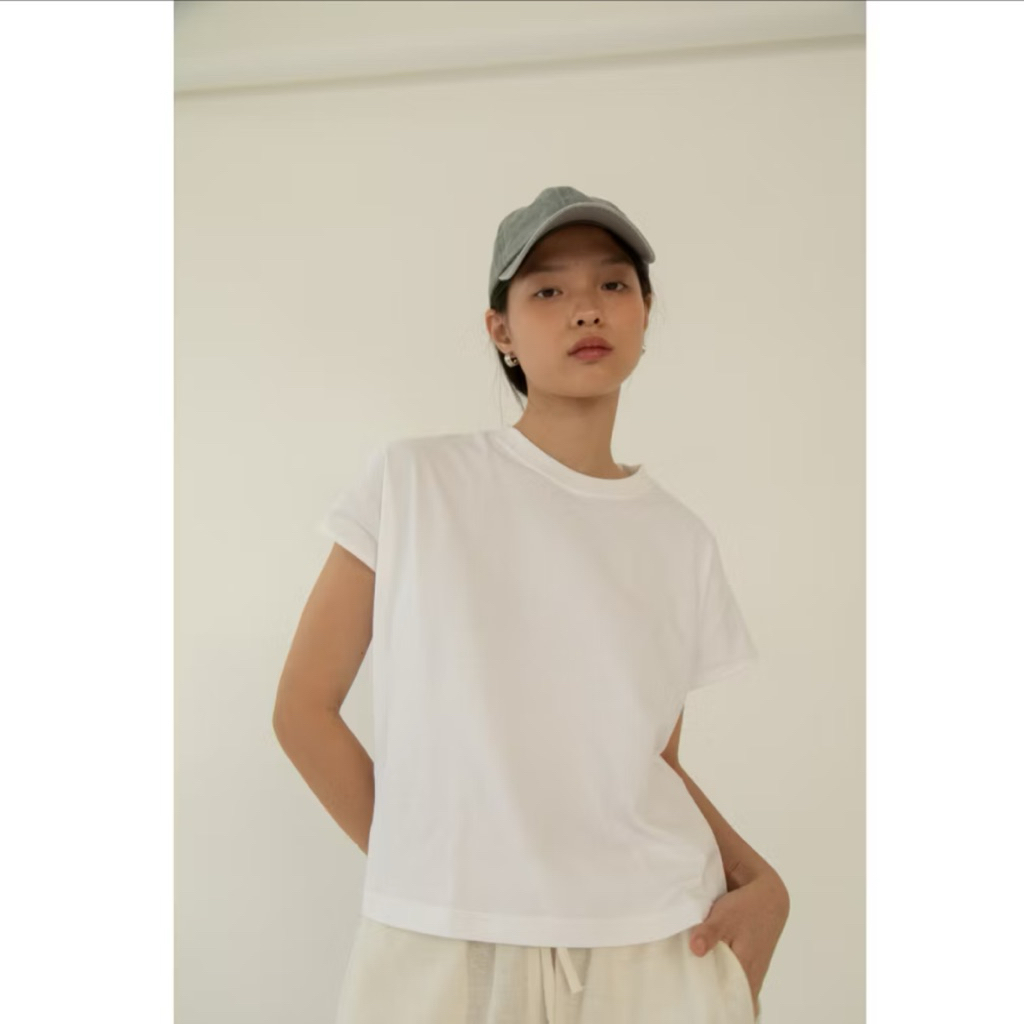 Preloved kaos putih polos wanita kaos putih Studio now eilin T-shirt by shop at velvet