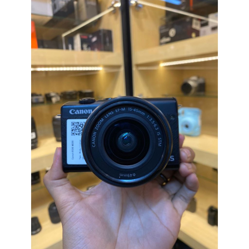 CANON EOS M200