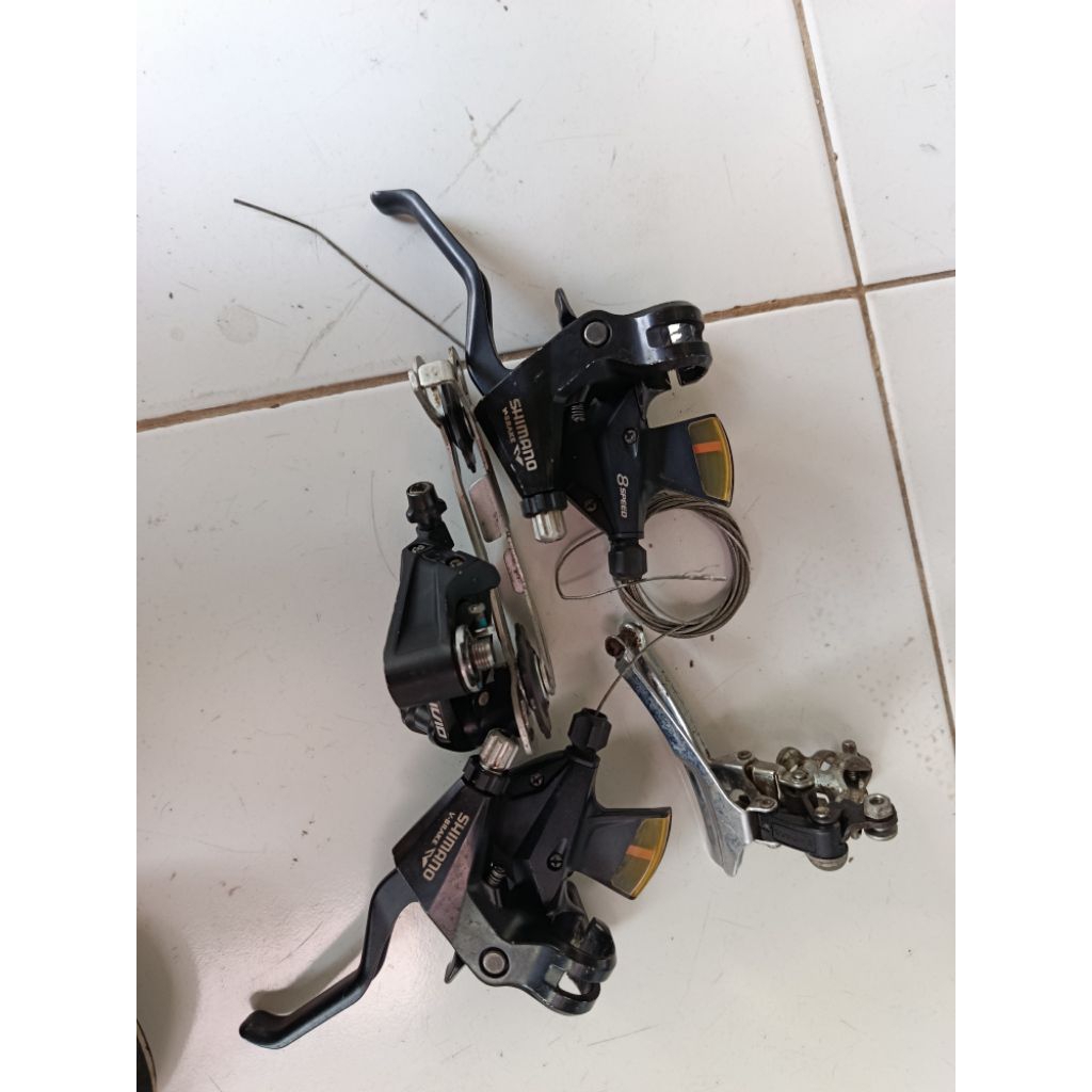 Mini groupset shimano altus 3x8 speedRd alivio m430
Shifter m310
Fd clamp
Harga 300 ribu