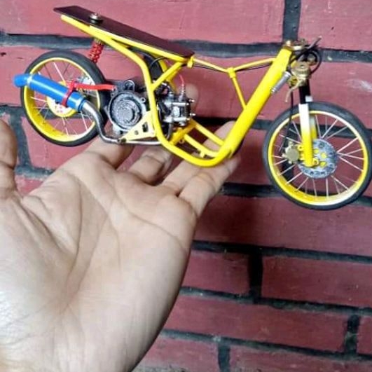 DIECAST MINIATUR MOTOR DRAG YAMAHA MIO SMILE ALA VIETNAM RACE