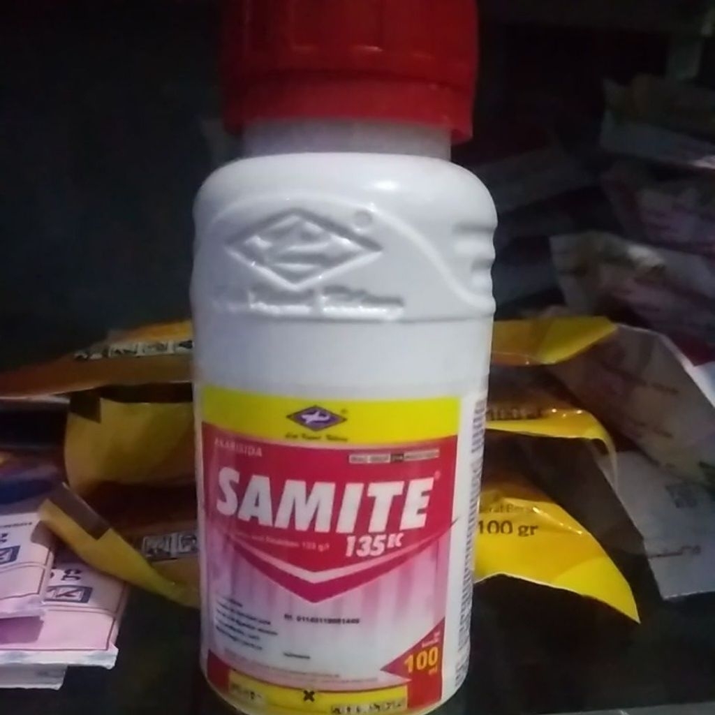 Akarisida Samite 135 EC