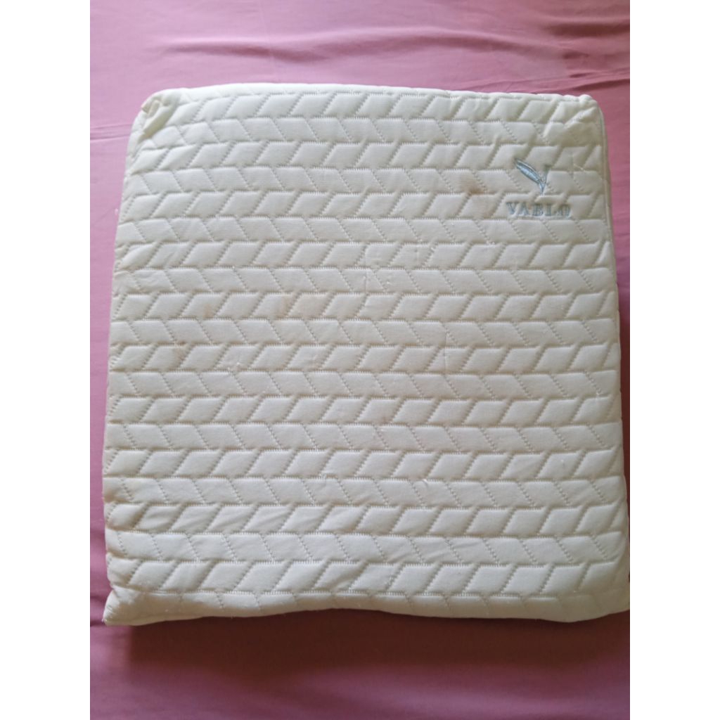 preloved baby wedge pillow vablo