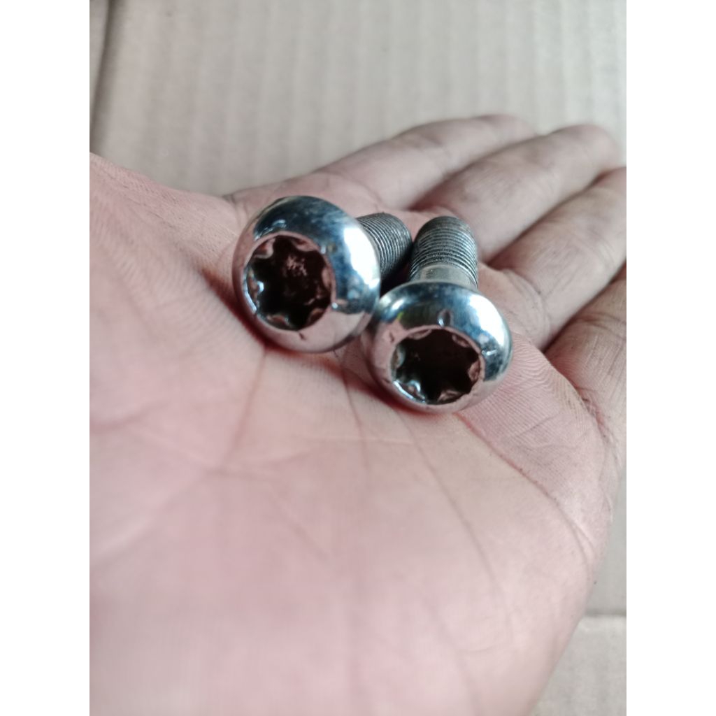 BAUT KALIPER CAKRAM SCORPIO-Z  BAUT BREKET DISC BRAKE YAMAHA SCORPIO 225cc ORIGINAL