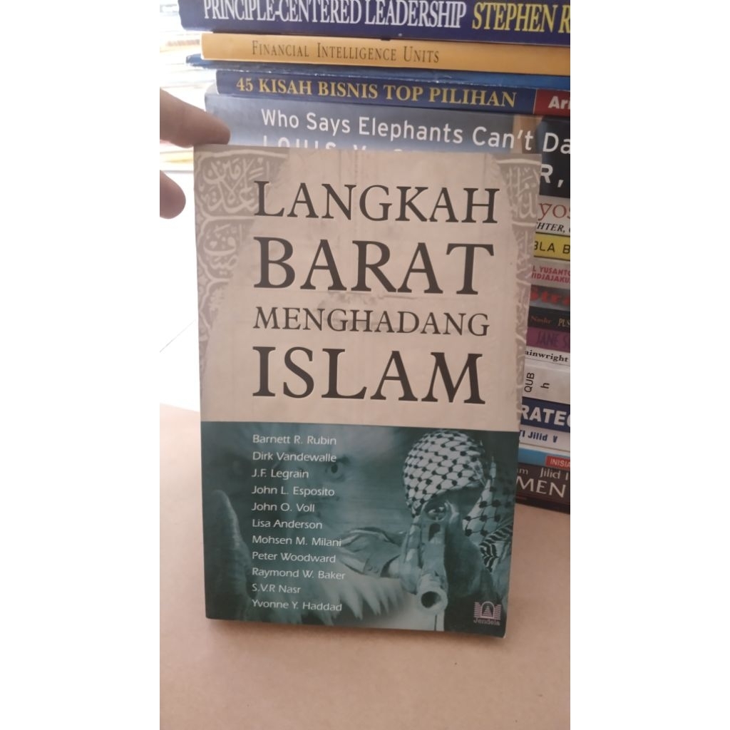 BUKU LANGKAH BARAT MENGHADANG ISLAM