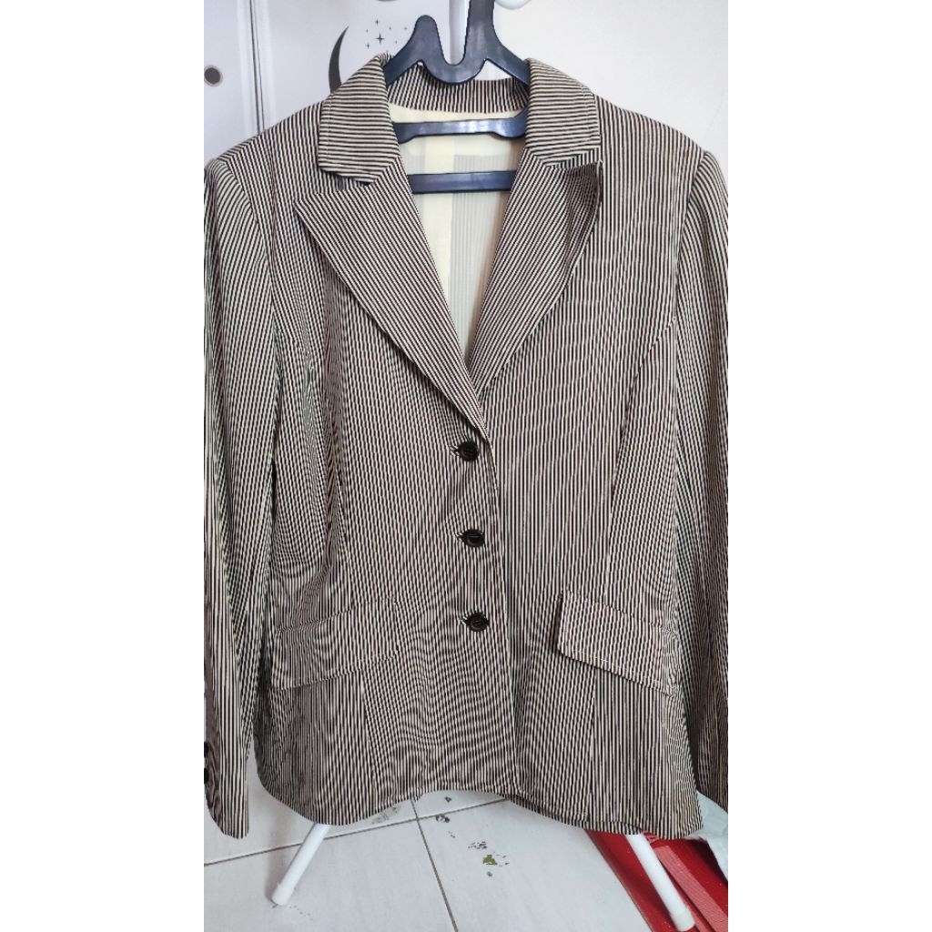 Blazer wanita motif garis" preloved