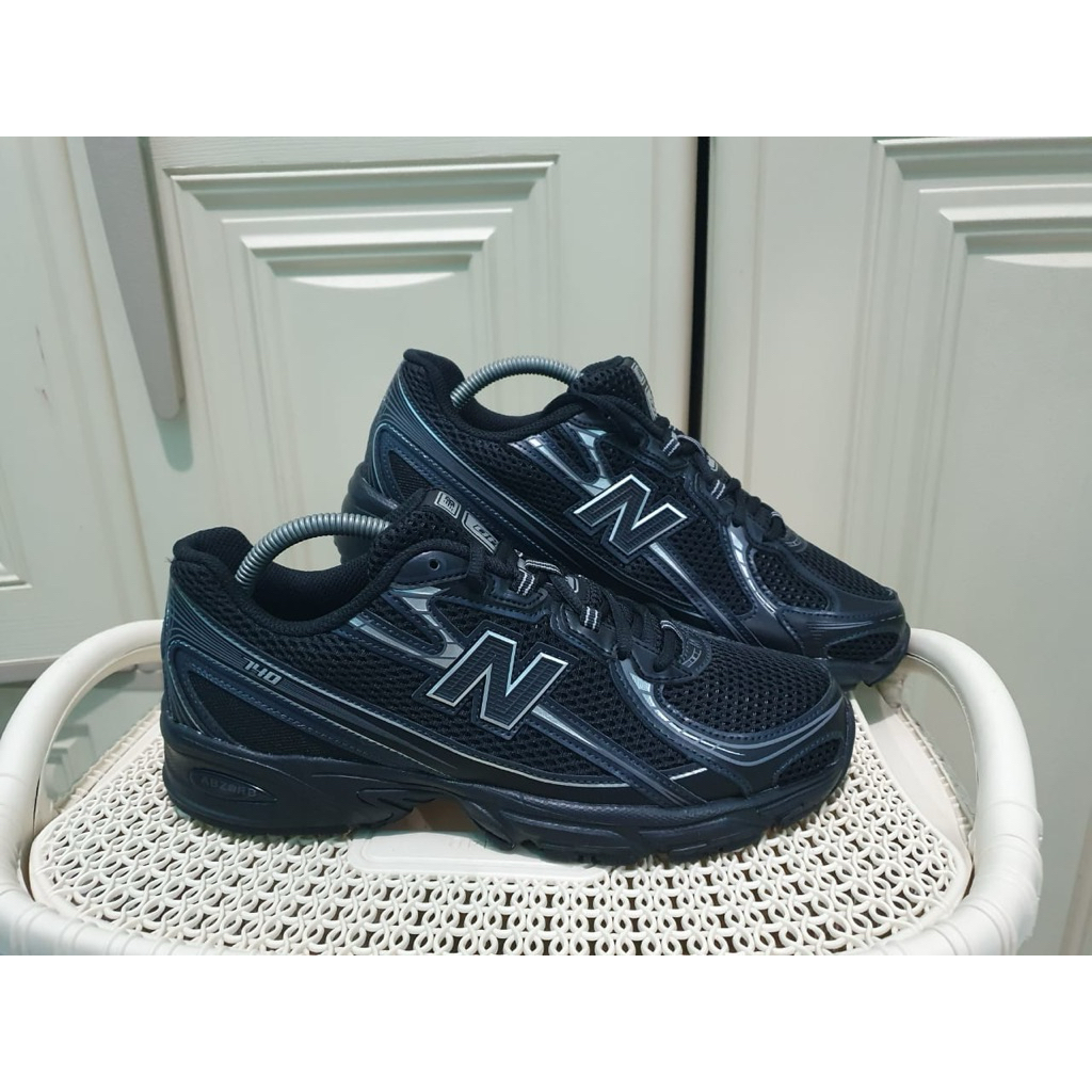 New Balance 740 Black