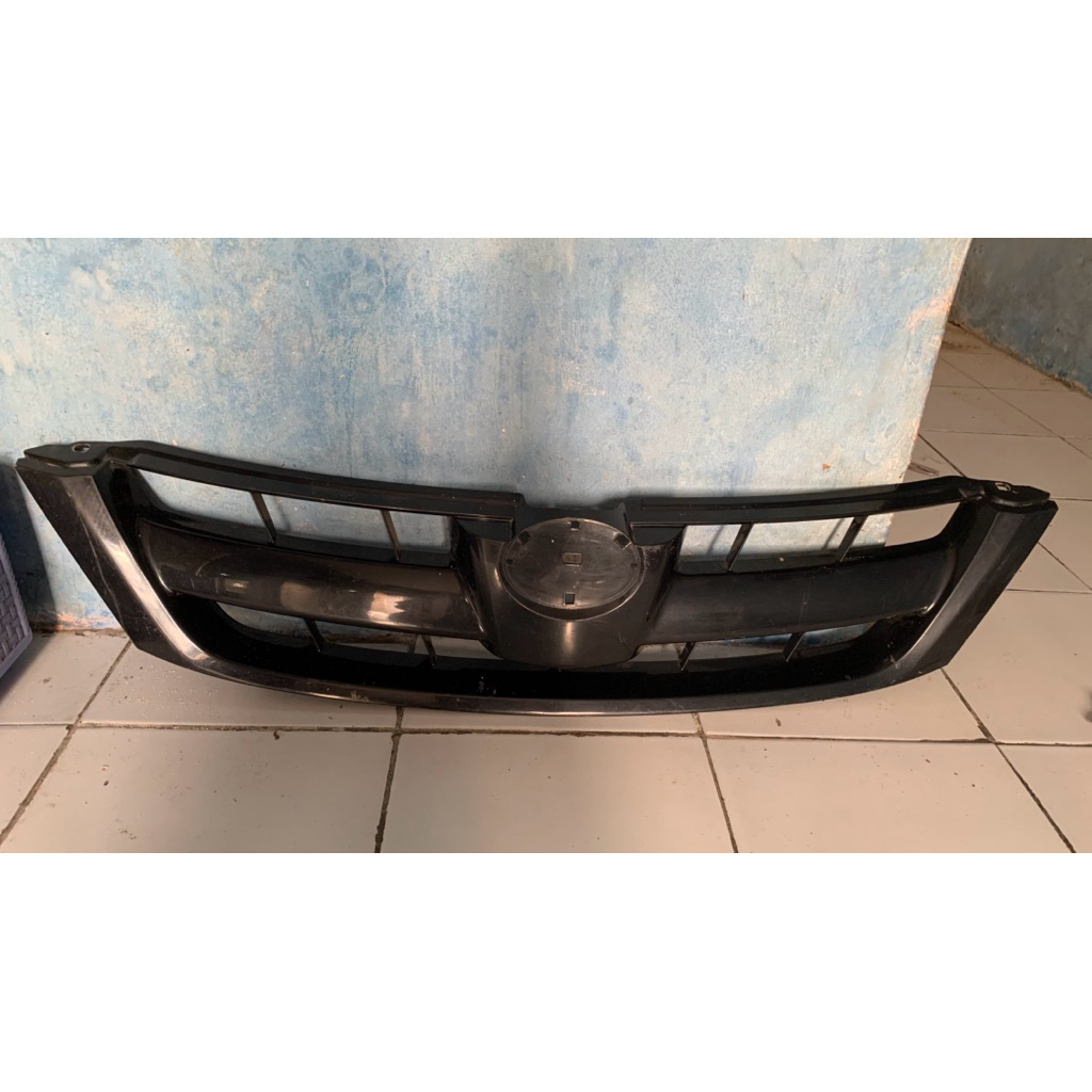 Grill Toyota Kijang Innova Inova 2005 - 2007 Hitam