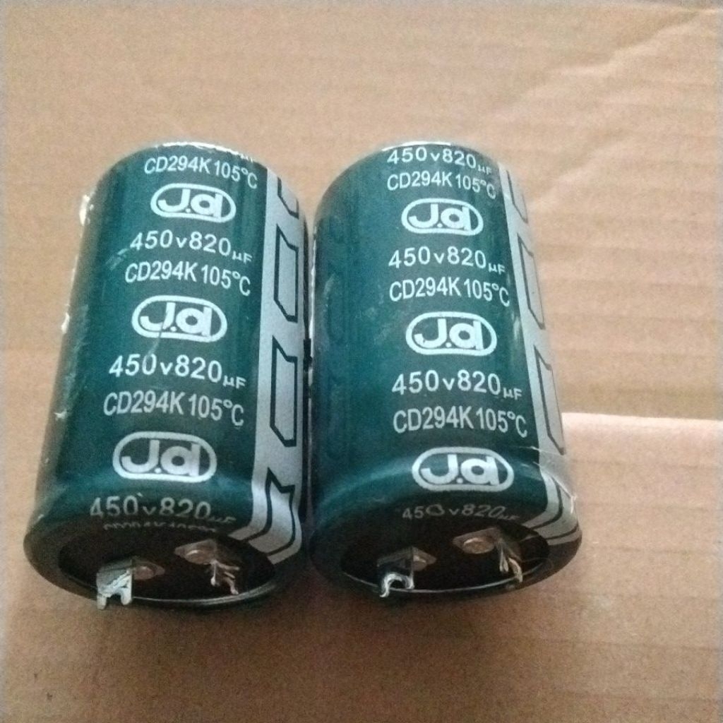 ELKU 450V 820UF T.6CM D.3.5CM