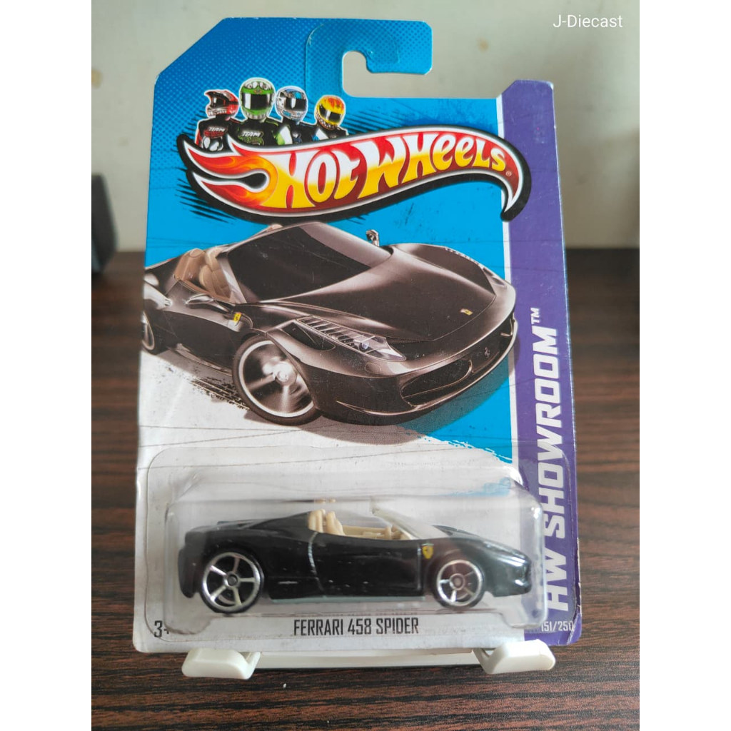 Hotwheels Reguler Ferrari 458 Spider [Free Protector]