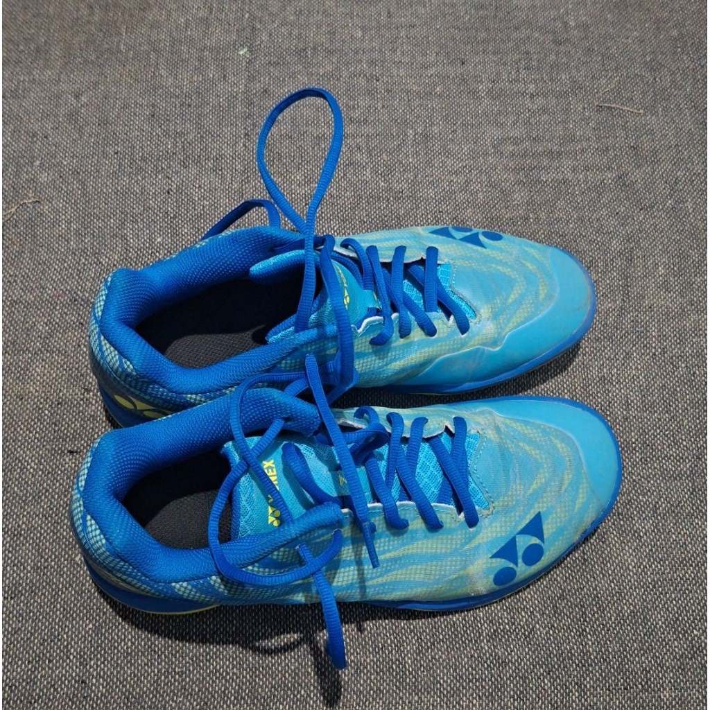 Sepatu Badminton Yonex Aerus Z2 Second