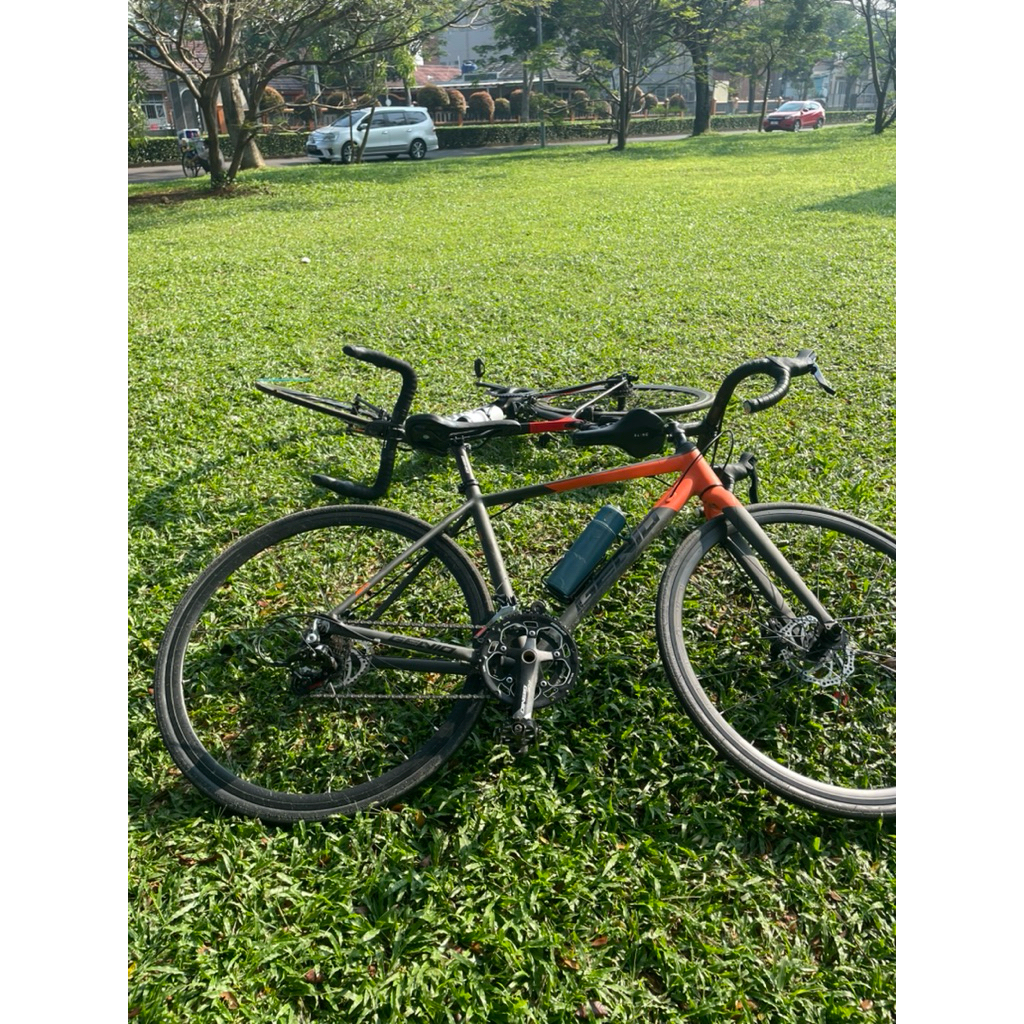 sepeda roadbike  genio vangard