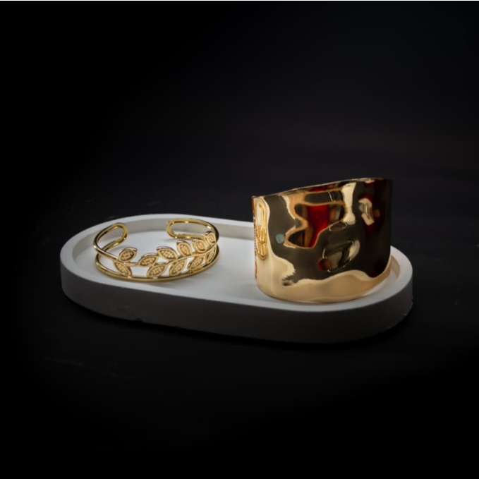 Gelang Cuff Daun & Gelombang Emas