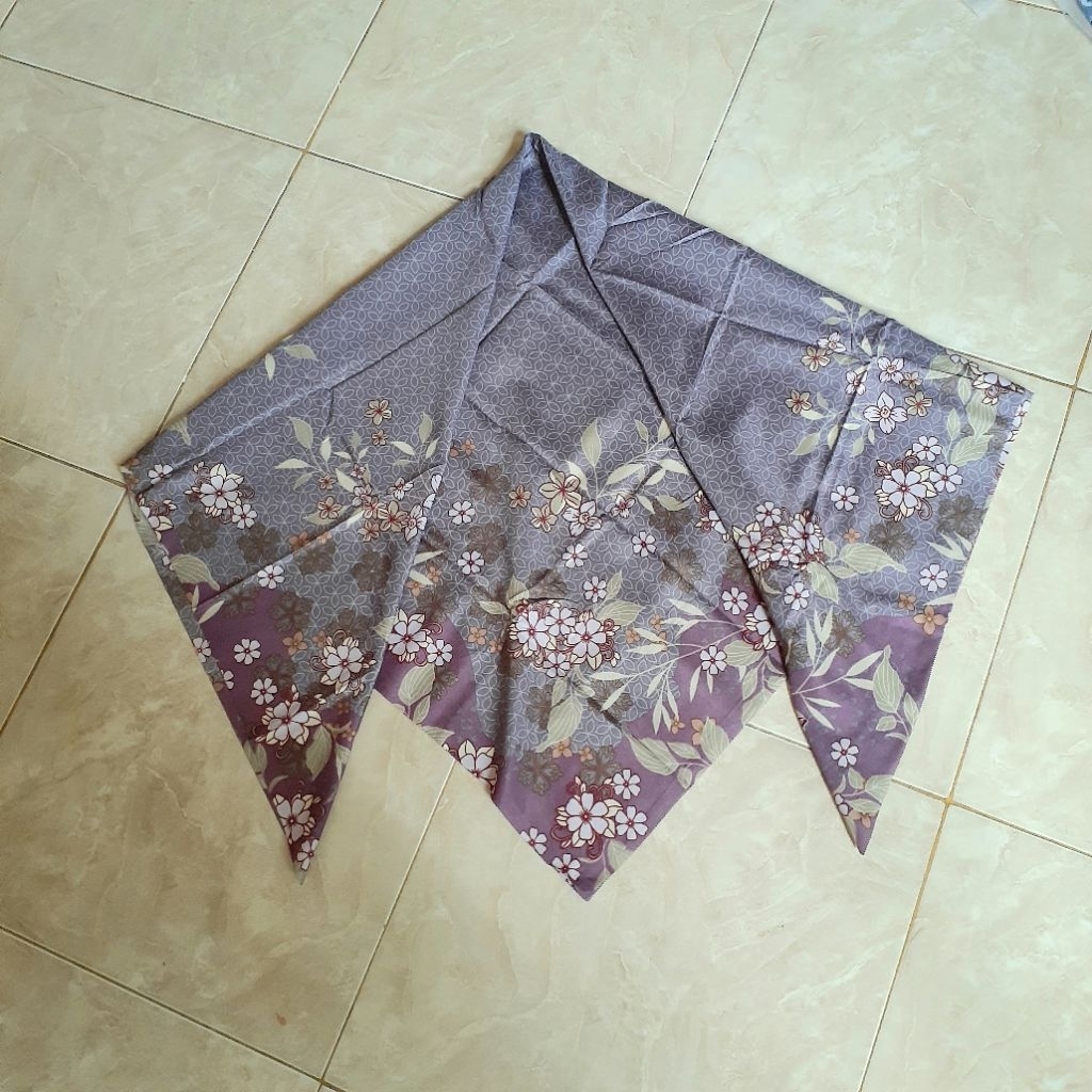 Jilbab Segi Empat 110x110 AZARA VOAL OSKARA Motif Bunga CGRJ16 Ungu