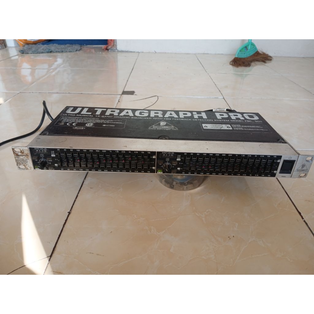 equalizer behrenger ultragraph pro fbq1502 bekas normal mulus