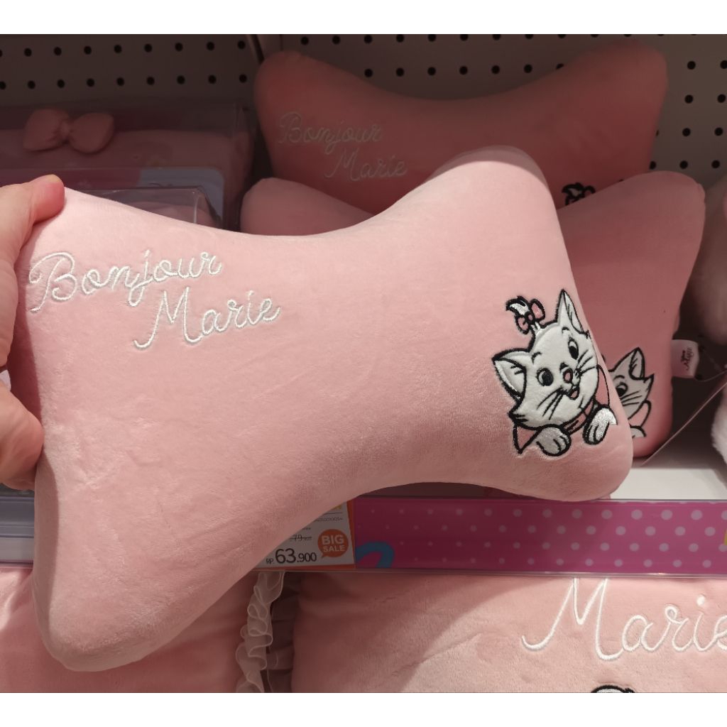 bantal mobil marie cat bantal sofa bulu halus marie cat bantal sofa plush marie cat bantal duduk mar