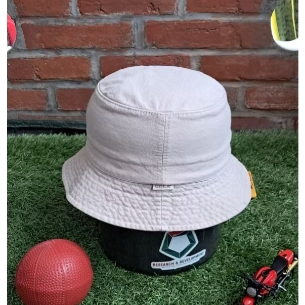 Bucket Hat UCLA cream preloved